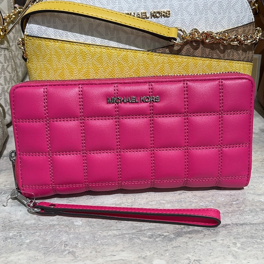 MICHAEL KORS
Continental Wristlet Phone Case Wallet
Dragonfruit
NWT - Picture 16 of 16